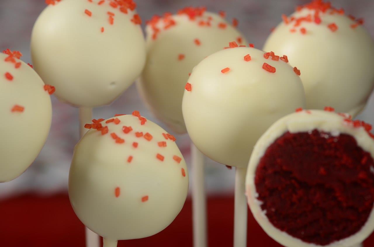 Red Velvet Cake Pops - Joyofbaking.com *Video Recipe*