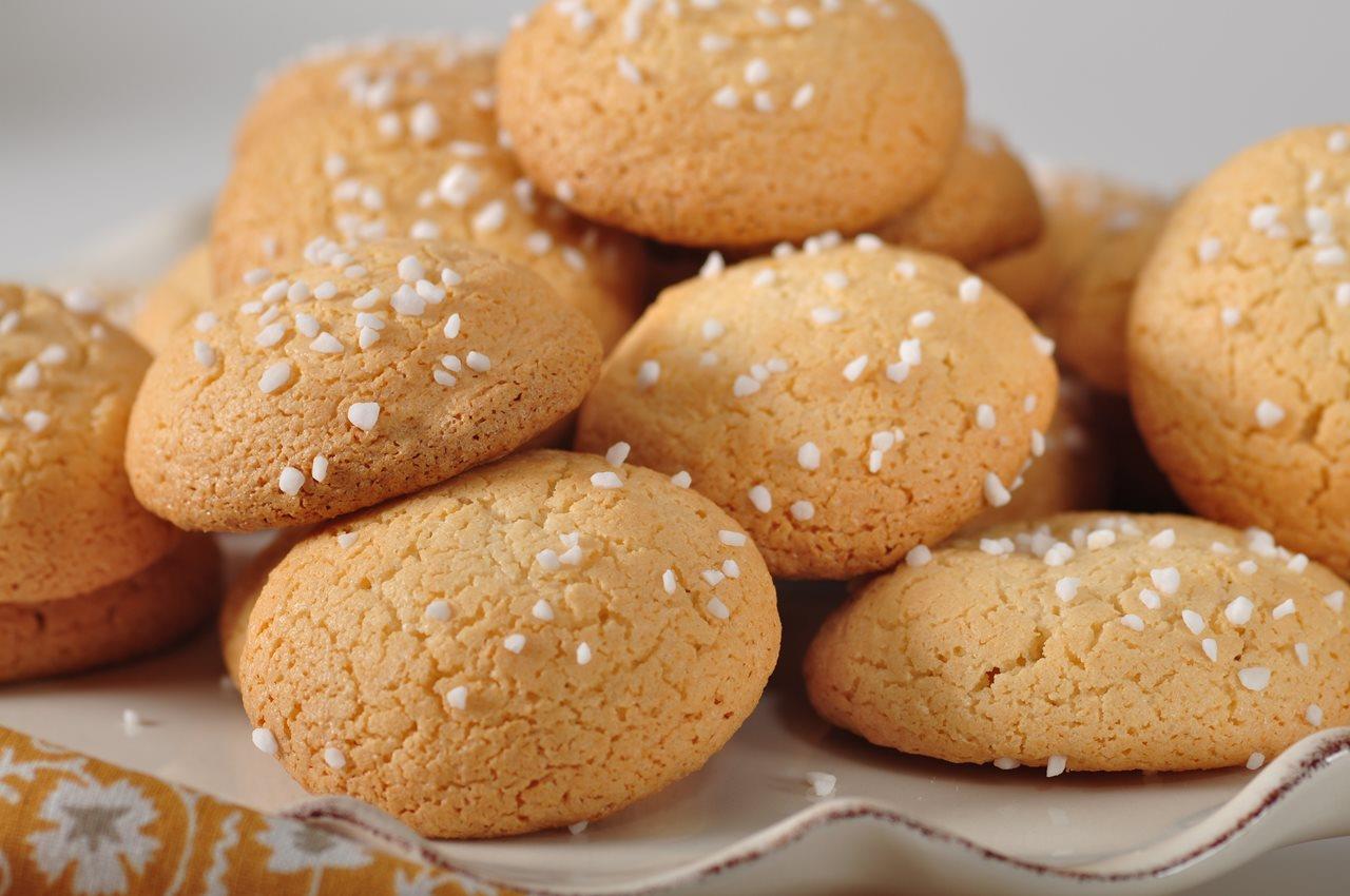 Amaretti Cookies Recipe - Joyofbaking.com *Video Recipe*