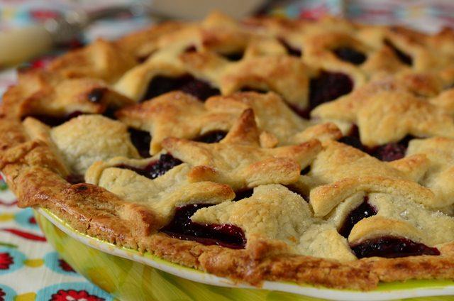 Blackberry Pie Recipe & Video - Joyofbaking.com *Video Recipe* Blackberry Pie Recipe & Video - Joyofbaking.com *Video Recipe*
