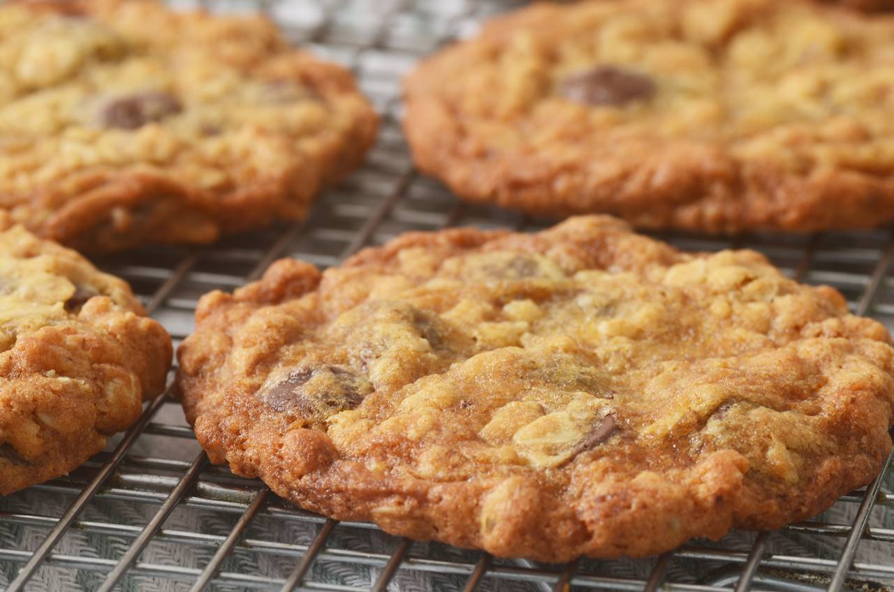 Crispy Oatmeal Cookies *Video Recipe*