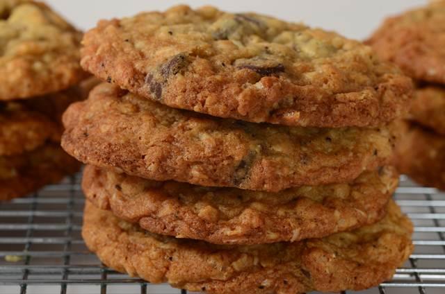 Crispy Oatmeal Cookies Recipe - Joyofbaking.com *Video Recipe*