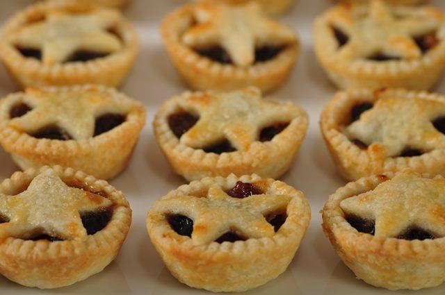 https://www.joyofbaking.com/images/facebook/mincepies.jpg