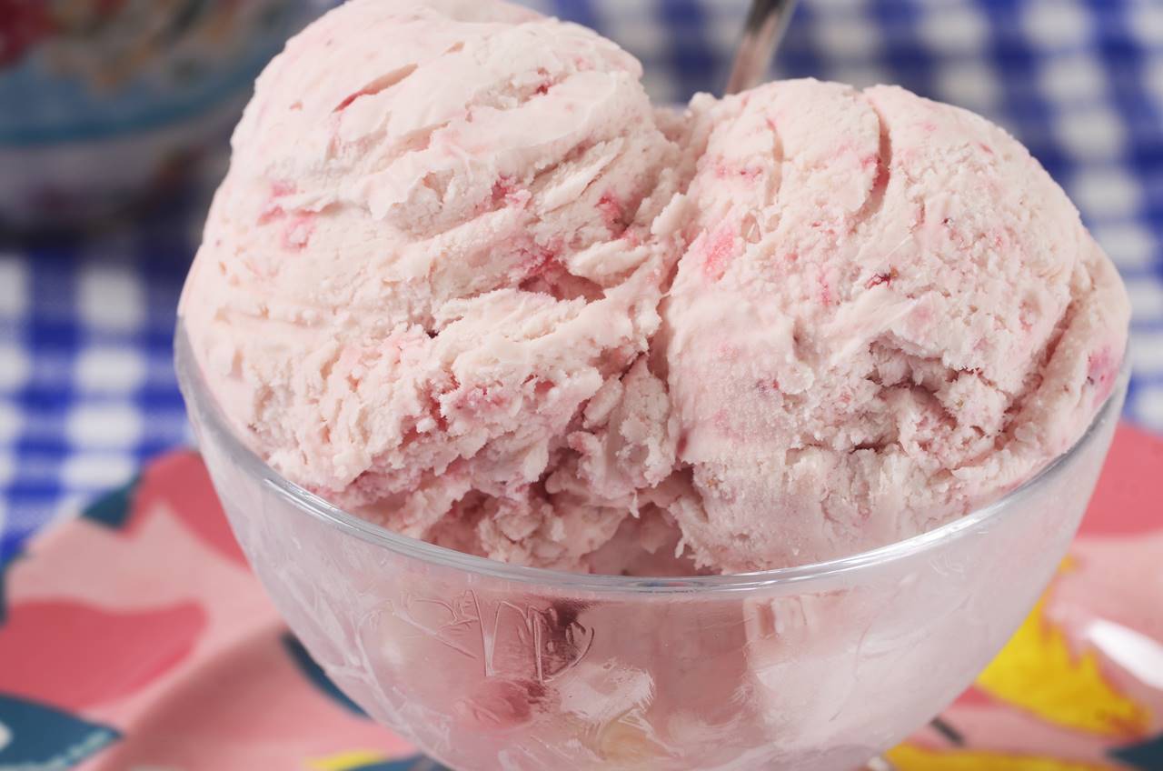 No Churn Strawberry Ice Cream *Video Recipe*