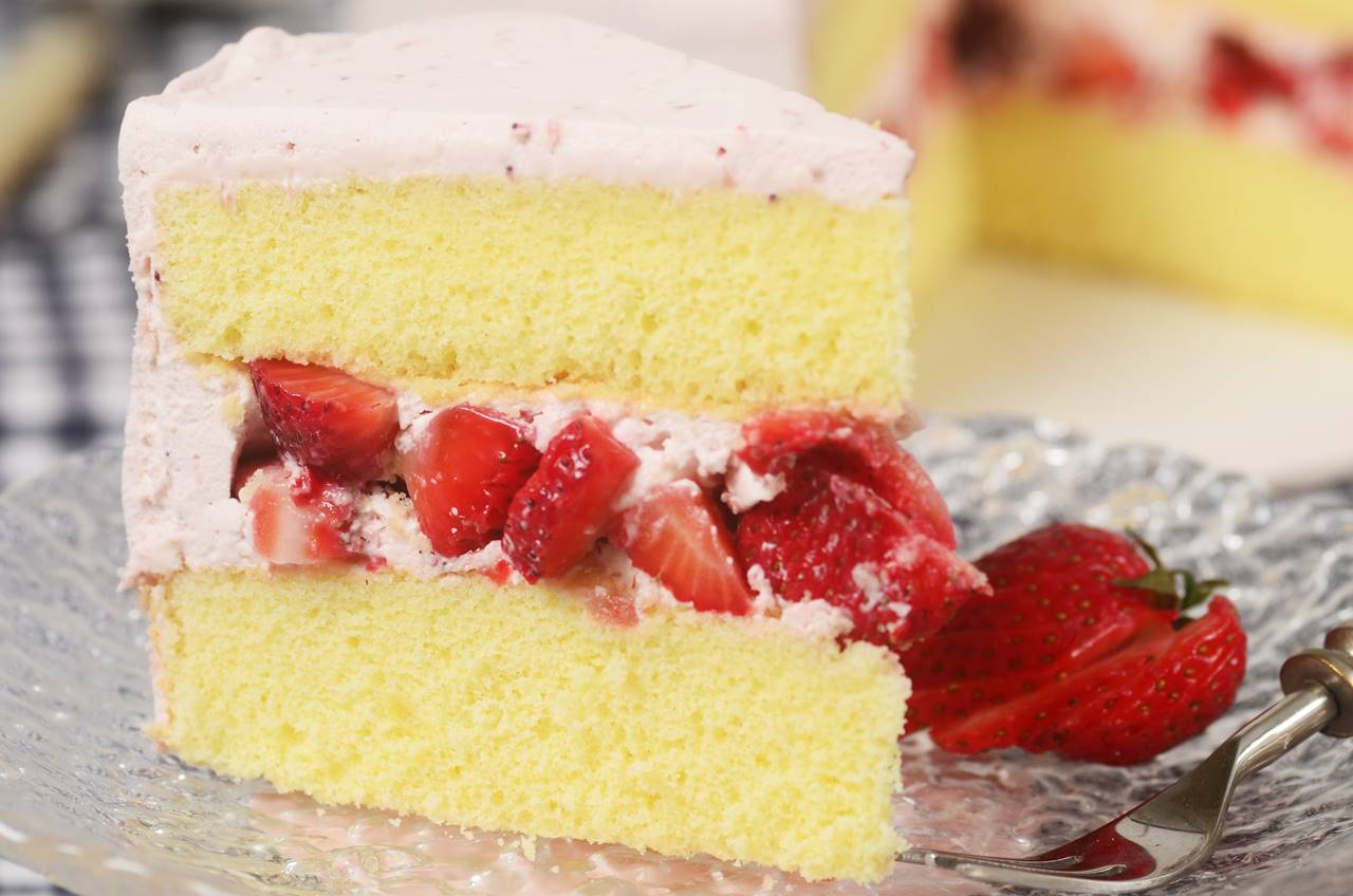 Eurocake Mille Gateaux Vanilla Cake with Strawberry Filling 180g (30gx6) :  Amazon.ae: Grocery