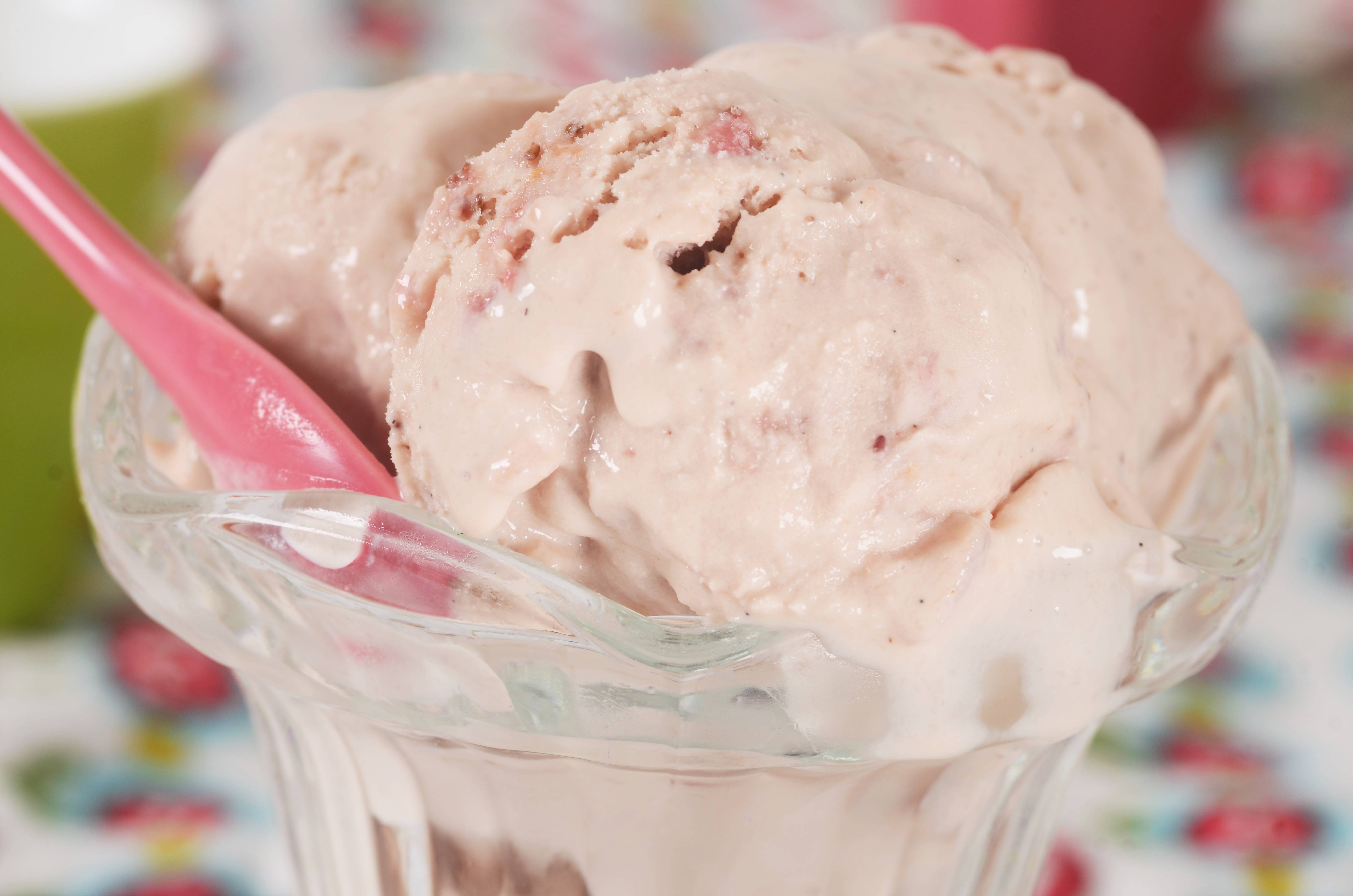 Strawberry Cheesecake Ice Cream - Joyofbaking.com *Video Recipe*