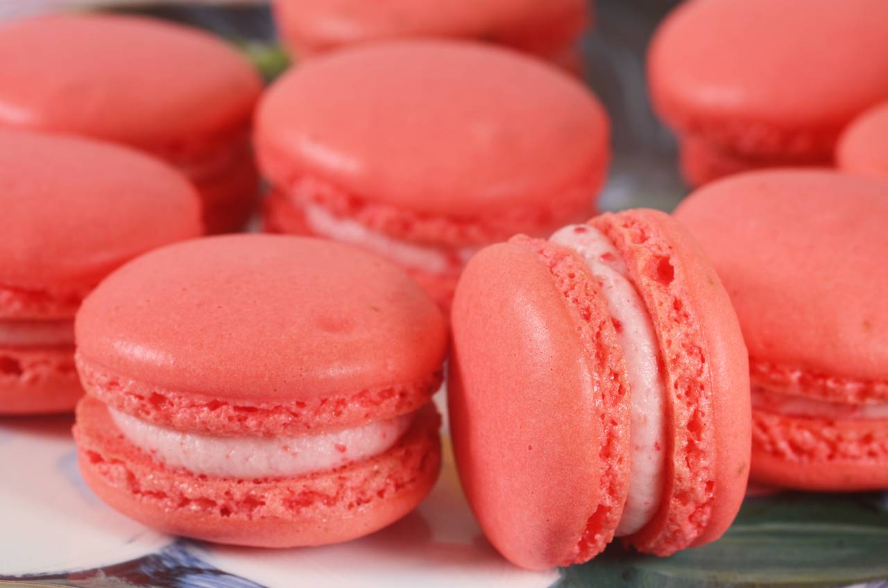 Strawberry Cheesecakes Macarons Recipe *Video Recipe*